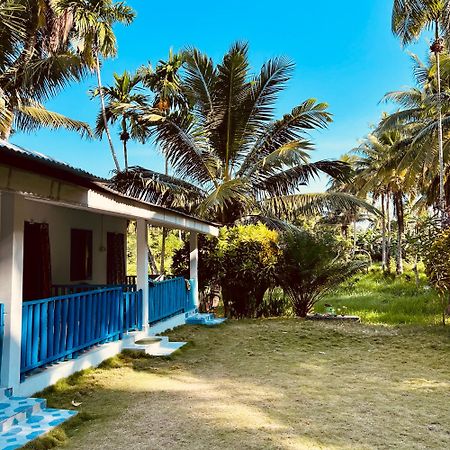 Blue Sea Restaurant & Bungalows Sitapur Luaran gambar
